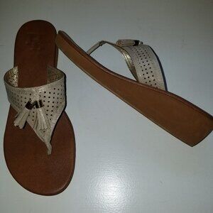 DB Goldish tan slip on wedge sandals w tassel 10